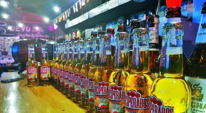 Cuối tuần lạc vào quán bia tây Devo Cafe and Beer