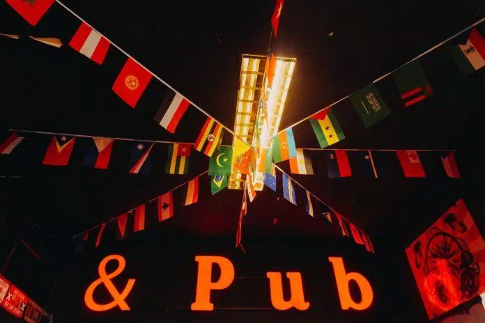 Cuối tuần lạc vào quán bia tây Devo Cafe and Beer