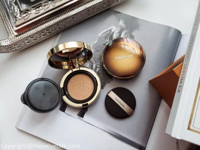 nét Cushion đến từ Sulwhasoo với thành phần thông đỏ cùng chiết xuất hoa mai mang lại một làn da tươi tắn rạng rỡ. (Nguồn: Internet).