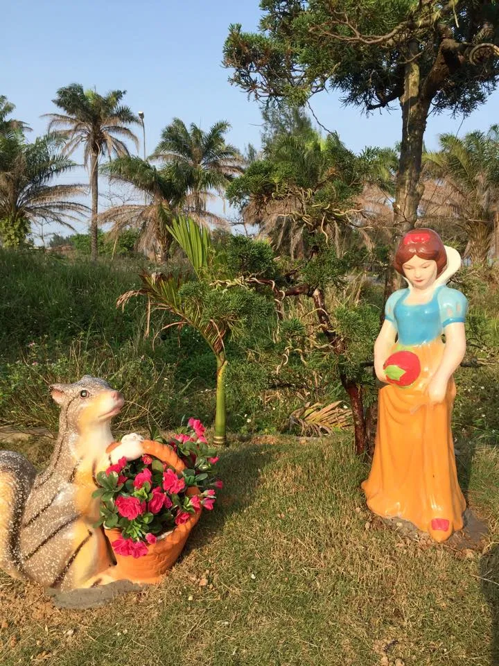 Hoa được trang trí dọc đường lên thung lũng tình yêu Hoa được trang trí dọc đường lên thung lũng tình yêu