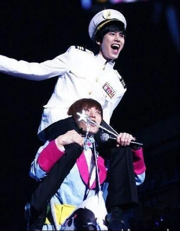 Kyuhyun hành hạ các anh