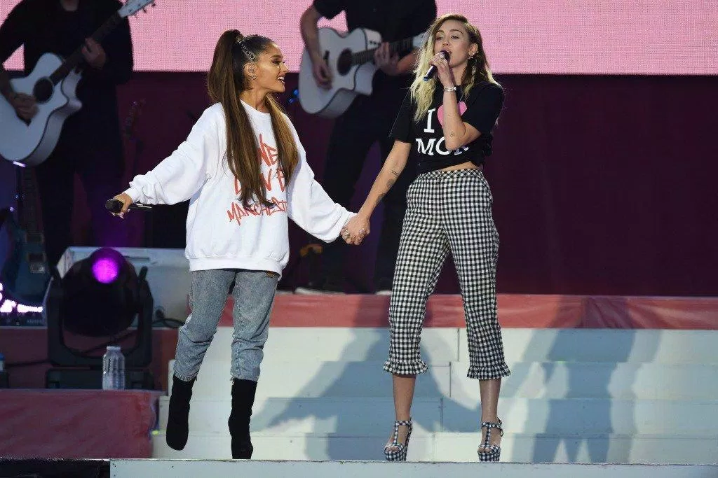 miley-cyrus-and-ariana-grande