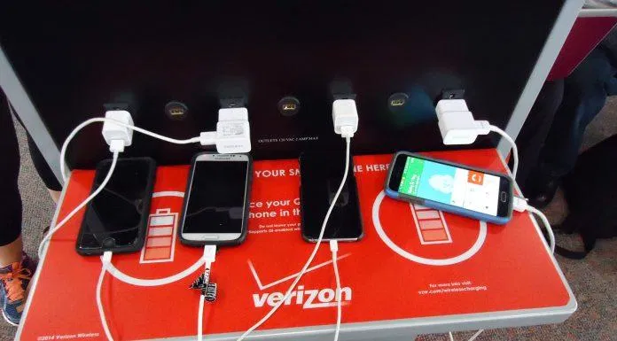 phone-charge-kiosk-1