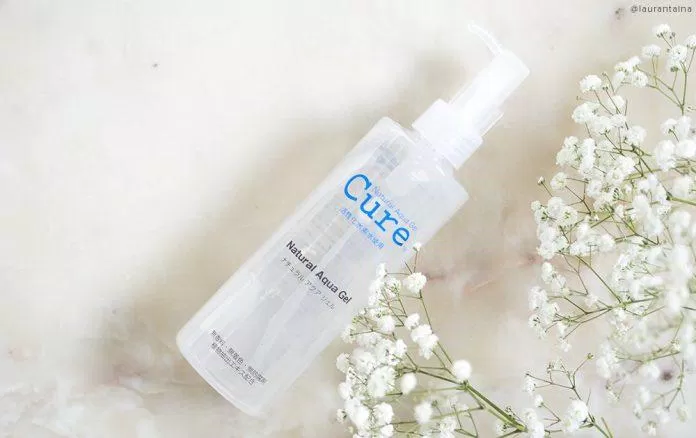 Các nàng lưu ý lau sạch khô tay và khuôn mặt trước khi sử dụng gel tẩy da chết Cure nehs. (Ảnh: Internet)