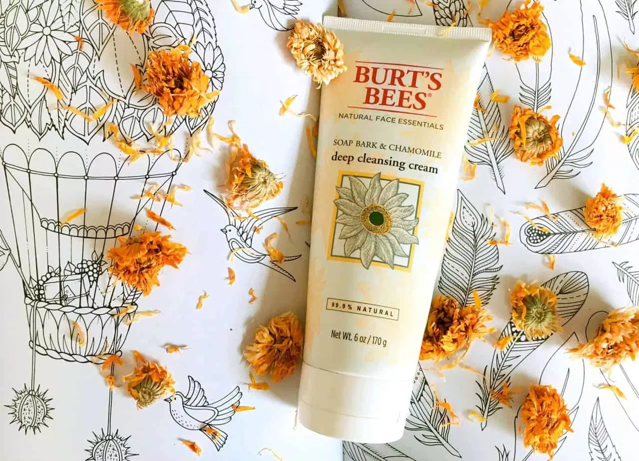 Review son dưỡng Burts Bee Natural Moisturizing Beeswax Lip Balm: cho môi căng mọng bảo vệ môi beeswax burts bee dưỡng môi lành tính Mỹ mỹ phẩm Mỹ review mỹ phẩm review son dưỡng sáp ong son dưỡng son dưỡng bình dân son dưỡng burts bee son dưỡng Burt’s Bee Natural Moisturizing Beeswax Lip Balm son dưỡng giá rẻ son dưỡng sáp ong son dưỡng tốt bình dân son môi nổi tiếng thương hiệu burts bee trị thâm môi