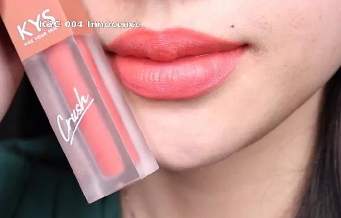 Màu son san hô này khá kinh điển và cũng không dễ dùng chút nào, tuy nhiên nó vẫn phù hợp với những làn da trắng sáng.