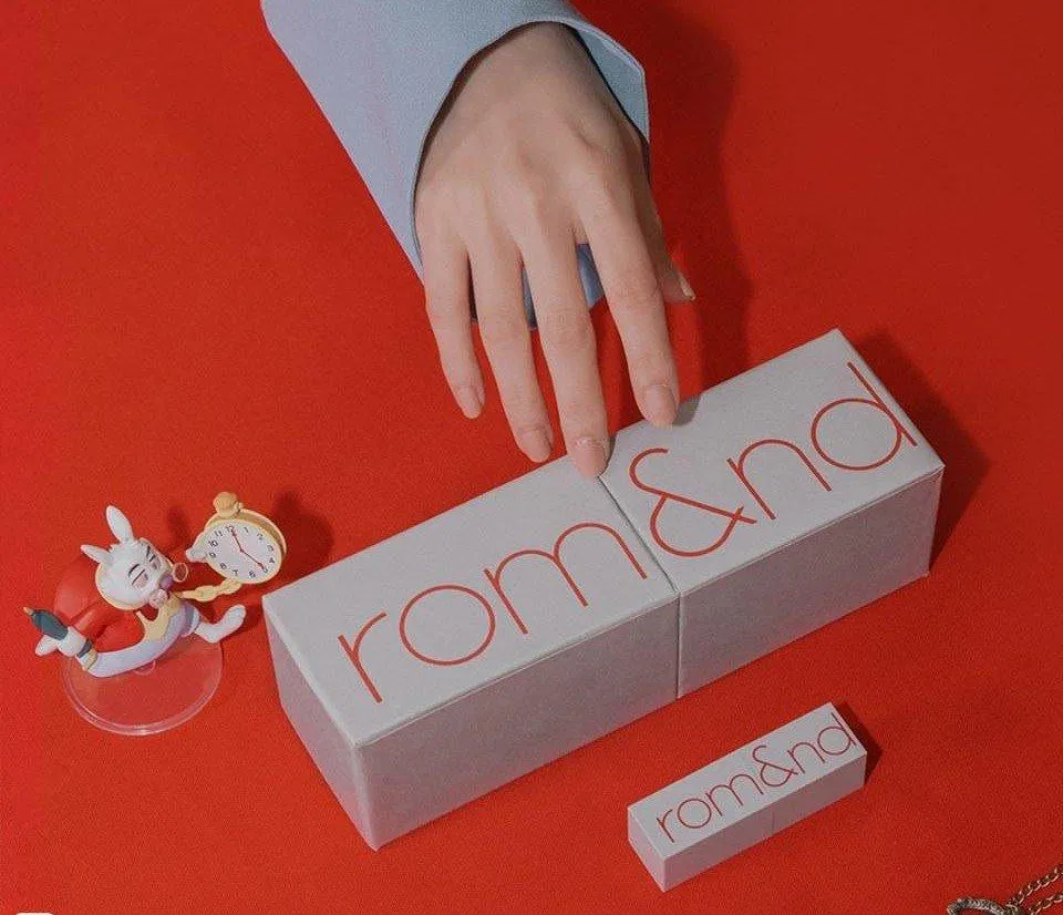 son Roamand Zero Gram Matte Lipstick