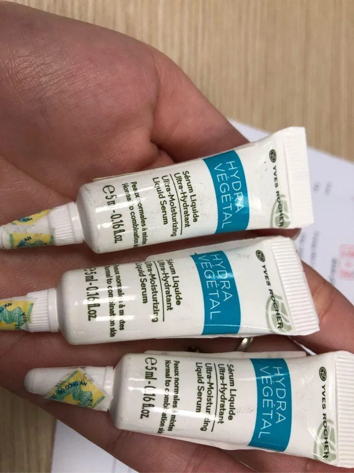 Tinh chất Yves Rocher Mini Ultra Moisturizing Liquid Serum 5ml giúp da liên tục được cấp ẩm và điều tiết độ ẩm của da theo nhu cầu