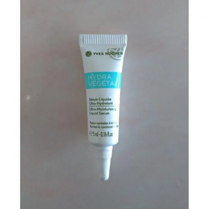 Thiết kế của Tinh chất cấp ẩm Yves Rocher Mini Ultra Moisturizing Liquid Serum 5ml nhỏ gọn, tiện lợi