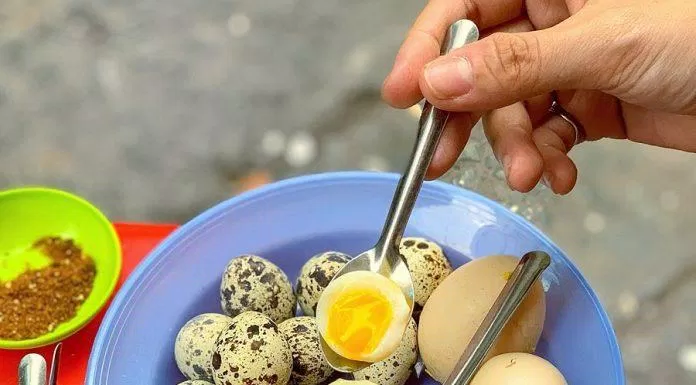 Trứng cút lòng đào làm nên nét độc đáo riêng của quán 