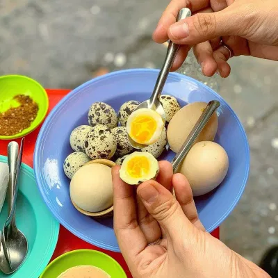 Trứng cút lòng đào làm nên nét độc đáo riêng của quán