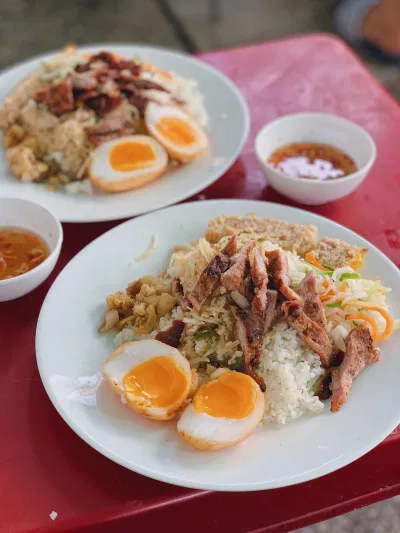 Món cơm tấm quen thuộc của người Sài Gòn nay có thêm phiên bản trứng lòng dào