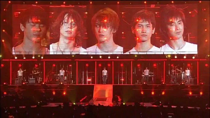 TVXQ nhuộm đỏ "Thánh đường" Tokyo Dome" 