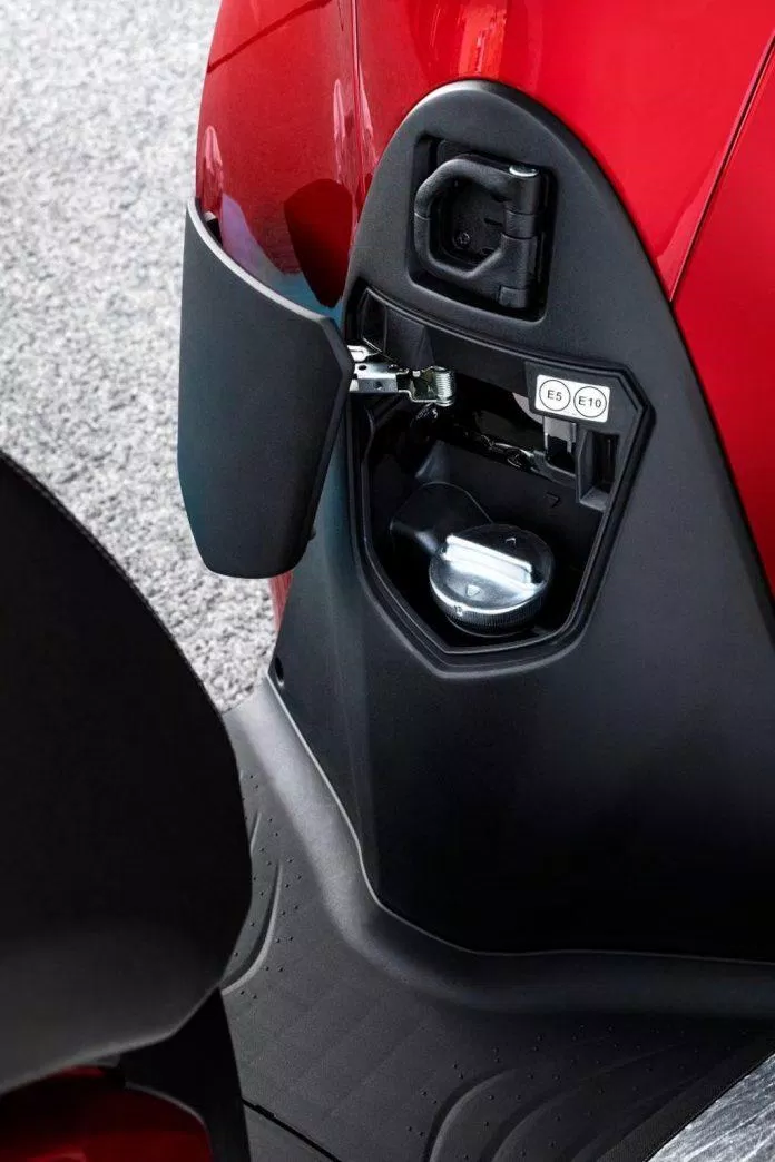 honda sh 2020 Vị trí mới chứa xăng của SH 2020. Ảnh: internet