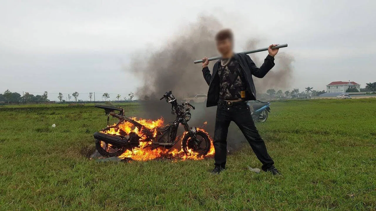 Có nhiều YouTuber kiếm tiền bất chấp bằng những video xấu. (Ảnh: Internet)