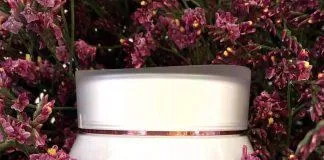 Hình thức hộp kem dưỡng ẩm Mamonde Moisture Ceramide Light Cream đẹp dịu dàng, nữ tính, dễ thương (ảnh: internet).