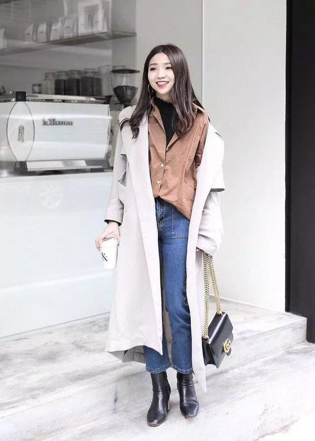Những chiếc áo khoác dáng dài đa dạng màu sắc. (Nguồn: Internet)