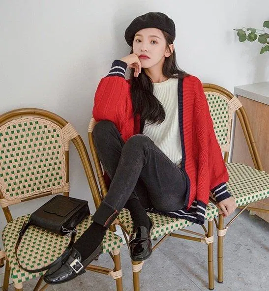 Nếu cảm thấy lạnh bnaj có thể khoác thêm một chiếc áo khoác len đỏ bên ngoài để phòng lạnh nhé. (nguồn ảnh: internet.) Khám phá cách phối đồ dịp Giáng sinh cực thời thượng các cách phối đồ vào dịp Giáng sinh Đồ thời trang Khám phá cách phối đồ dịp Giáng sinh cực thời thượng. khám phá cách phối đồ ngày noel mix đồ ngày Giáng sinh mix đồ ngày noel phối đồ ngày Giáng sinh thời thượng phối đồ ngày noel Quà tặng giáng sinh 2019 thời trang thời trang dịp lễ Giáng sinh xu hướng thời trang