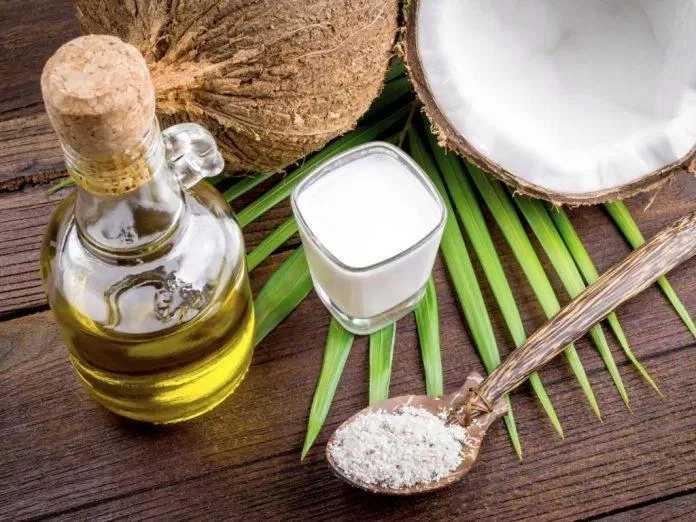 Những công dụng "đa di năng" của dầu dừa trong làm đẹp như kích thích mọc tóc, mi, tẩy da chết, trị nấm,...(nguồn ảnh: internet.) Những công dụng "đa di năng" của dầu dừa trong làm đẹp như kích thích mọc tóc, mi, tẩy da chết, trị nấm,...(nguồn ảnh: internet.)