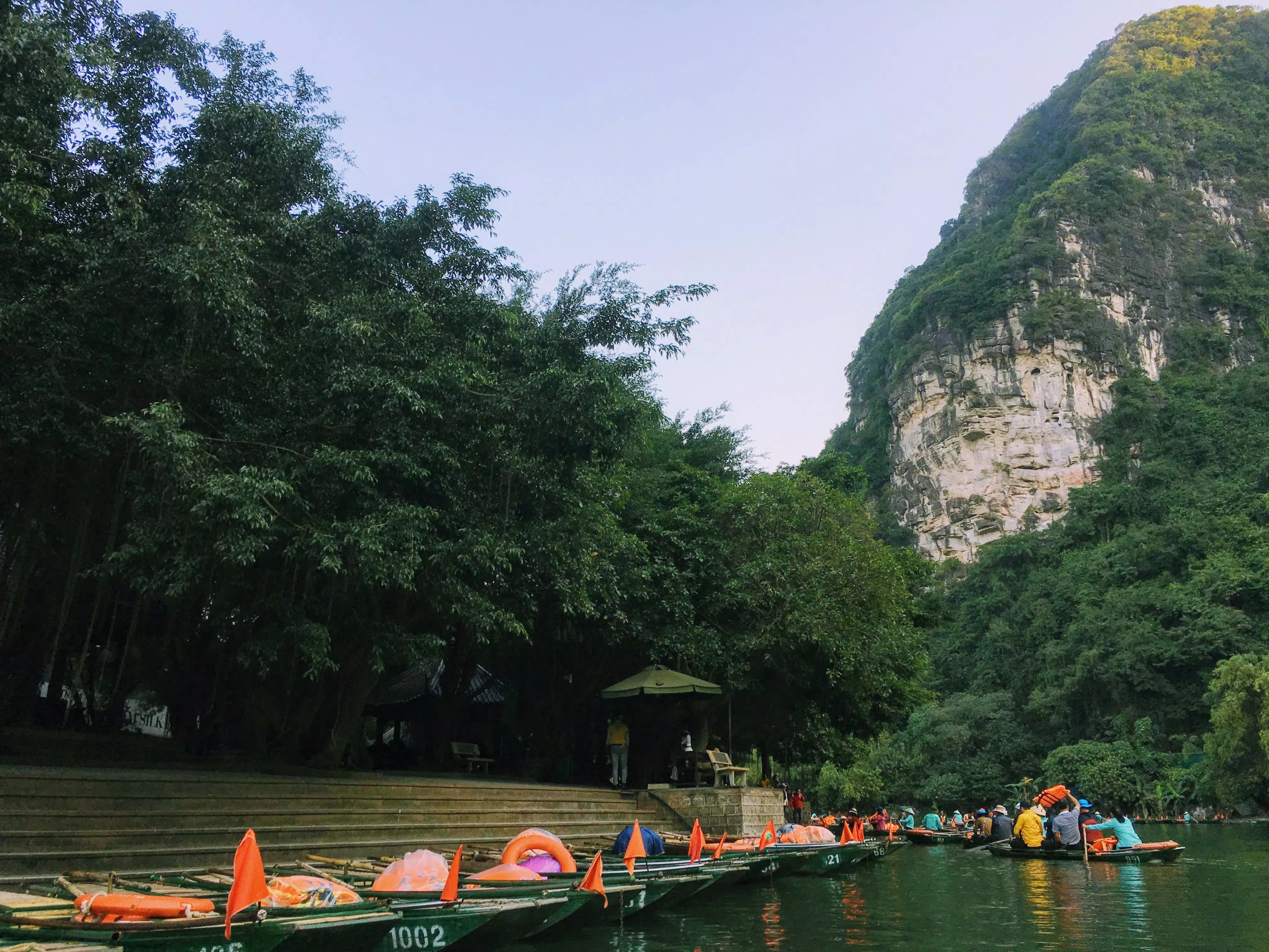 Bến thuyền Tràng An