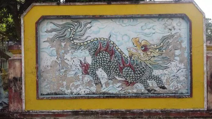 Mặt bức bình phong đố diện chính điện. (Nguồn: Internet)