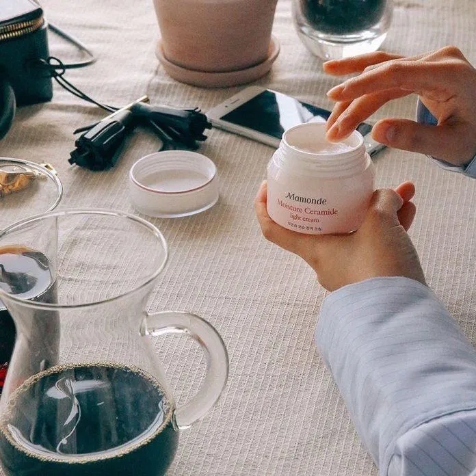 Chất kem màu trắng, nhẹ, dễ dàng tán trên da (ảnh: internet).