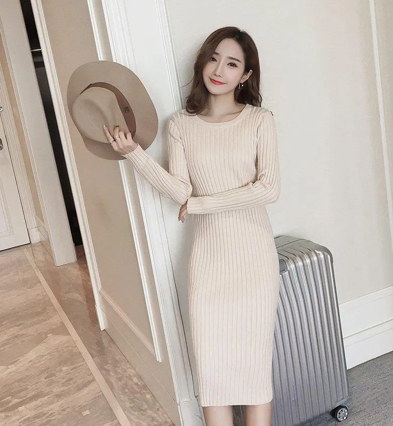 Váy len trắng dáng dài giúp bạn trông tươi sáng hơn vào mùa đông. (nguồn ảnh: internet.) Váy len trắng dáng dài giúp bạn trông tươi sáng hơn vào mùa đông. (nguồn ảnh: internet.)