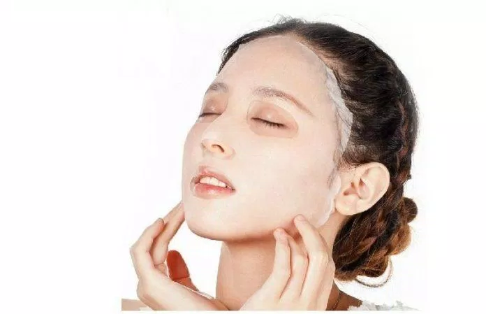Bạn nên đắp sheet mask 2 lần/tuần để cung cấp độ ẩm cho da.  (nguồn ảnh: internet.)