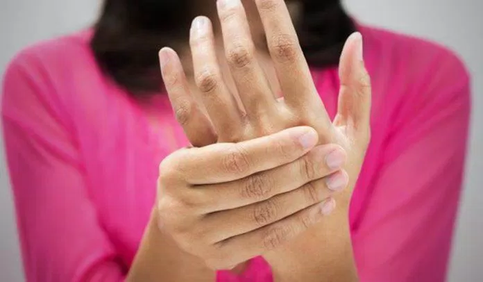 đau nhức khớp tay