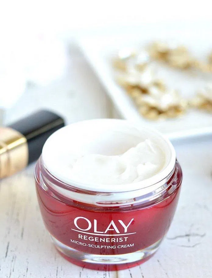Olay Regenerist Micro-Sculpting với thiết kế vỏ hộp sang chảnh Olay Regenerist Micro-Sculpting với thiết kế vỏ hộp sang chảnh (Ảnh: Internet)