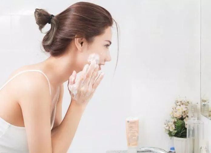 Hãy lựa chọn sữa rửa mặt phù hợp với làn da của mình để tránh làm da bị tổn thương.  (nguồn ảnh: internet.)