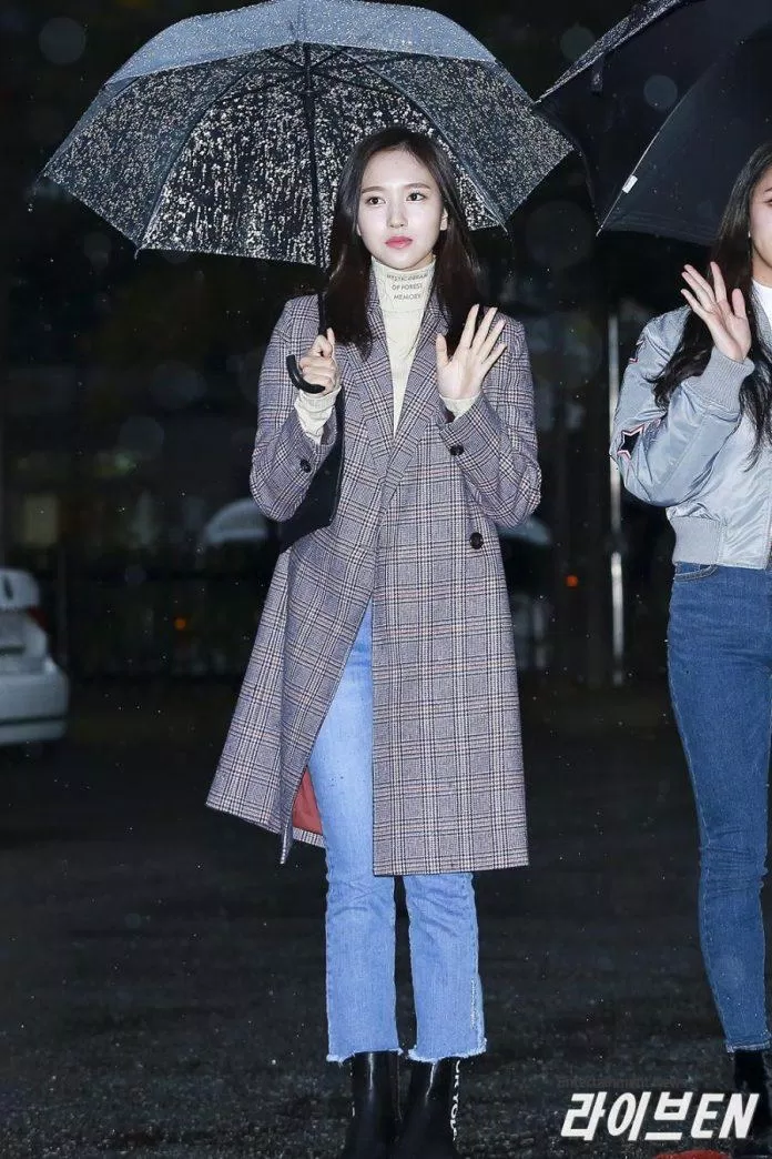 Mina cùng những chiếc quần Jean tôn dáng (ảnh: Internet)