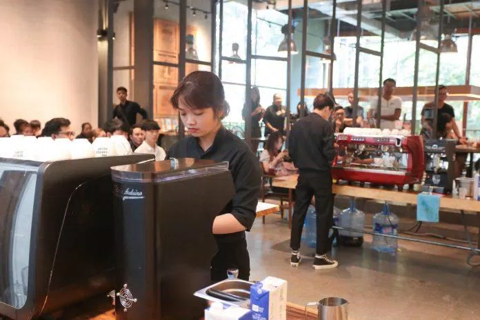 Nhân viên tại The Coffee House (Ảnh: Facebook The Coffee House)