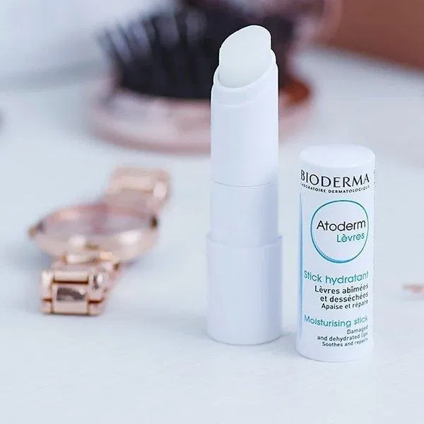 Bioderma luôn nằm trong top son dưỡng tốt nhất, là sự lựa chọn hoàn hảo cho các nàng môi bị bong tróc nha. (nguồn ảnh: internet.) Bioderma luôn nằm trong top son dưỡng tốt nhất, là sự lựa chọn hoàn hảo cho các nàng môi bị bong tróc nha. (nguồn ảnh: internet.)