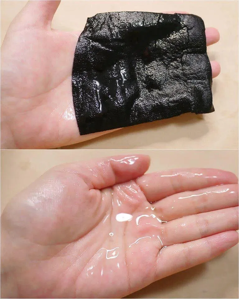 Tinh chất cô đặc của mặt nạ tràm trà SEXYLOOK Tea Tree Anti Blemish Black Facial Mask