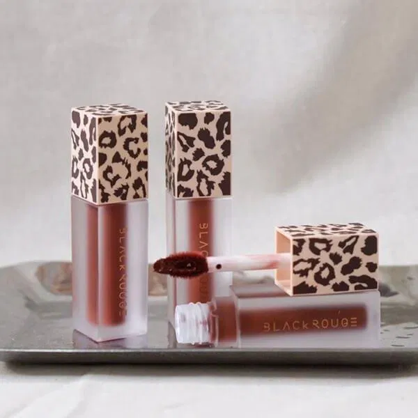 Black Rouge Wild Cat Air Fit Velvet Mini Kit gây ấn tượng bởi thiết kế hoang dại hoàn toàn khác biệt. (nguồn: Internet)