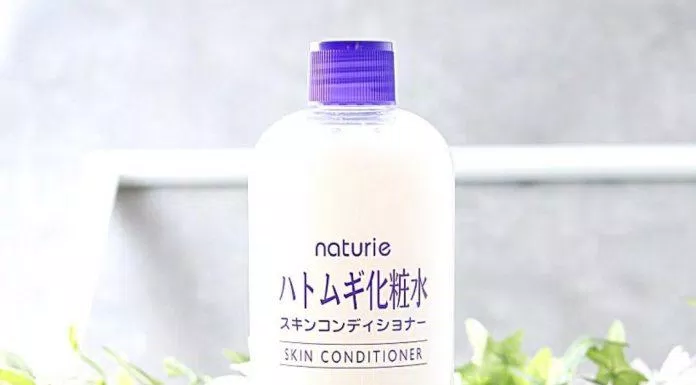 Toner Naturie Hatomugi Skin Conditioner Lotion với phương pháp lotion mask sẽ cấp ẩm đầy đủ cho da để làn da luôn bóng khỏe. (Nguồn: Internet).