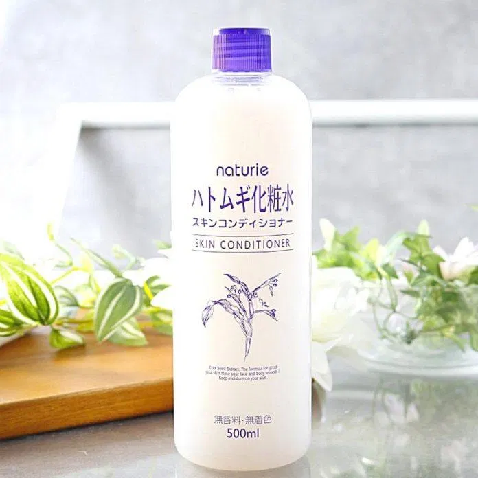 nét Toner Naturie Hatomugi Skin Conditioner Lotion với phương pháp lotion mask sẽ cấp ẩm đầy đủ cho da để làn da luôn bóng khỏe. (Nguồn: Internet).