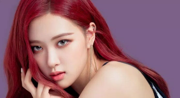 Rosé (BLACKPINK) với tông trang điểm màu hồng nổi bật. (Nguồn: Internet)