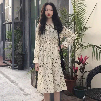 Những chiếc váy hoa vẫn cực "hot" trong mùa đông. (Nguồn: Internet)