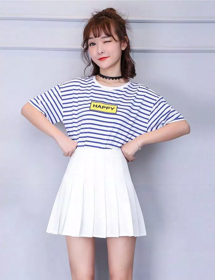 Phong cách năng động, nhiệt huyết và dễ thương với váy xếp ly ngắn