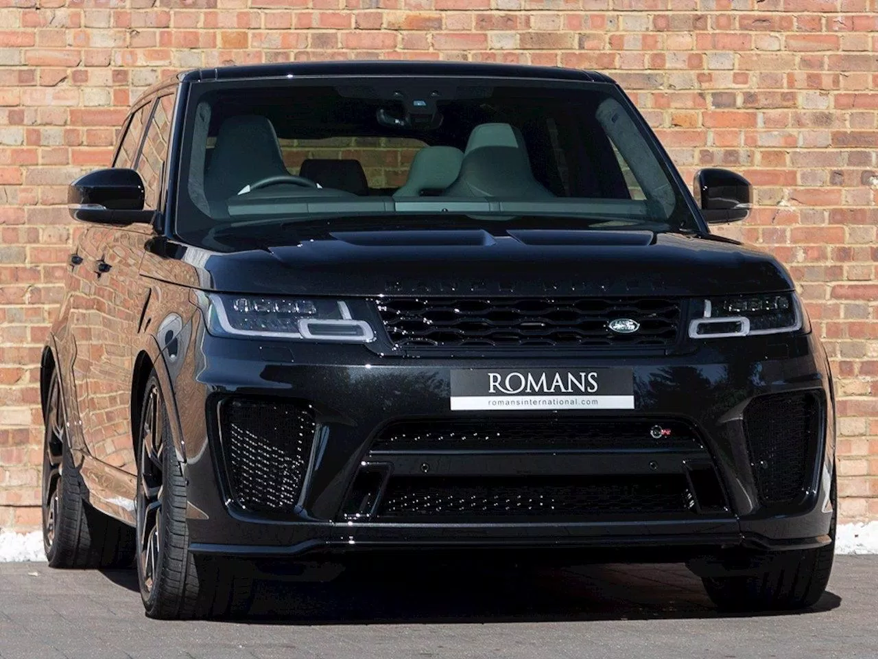 Mẫu xe SUV Range Rover Sport SVR. Ảnh: internet