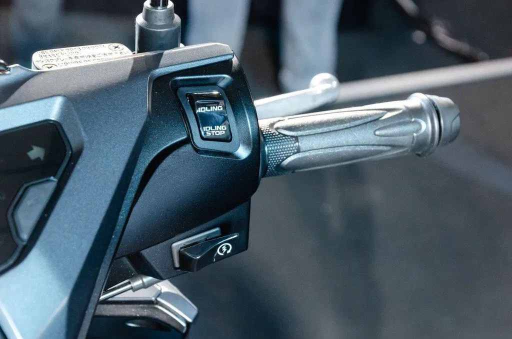 Honda Air Blade 2020 đã bỏ đi công tắc đèn. Ảnh: internet