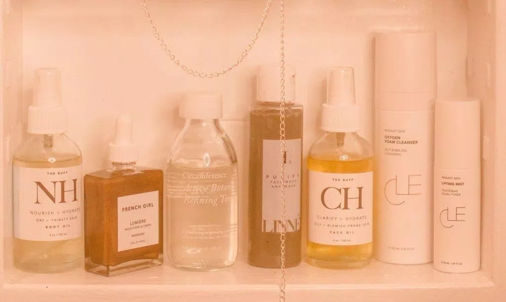 Liệu bạn có biết xịt khoáng chính là "vị cứu tinh" của con gái Hàn Quốc, dưỡng ẩm tức thì cho làn da trong suốt cả ngày dài . (Ảnh: Internet)