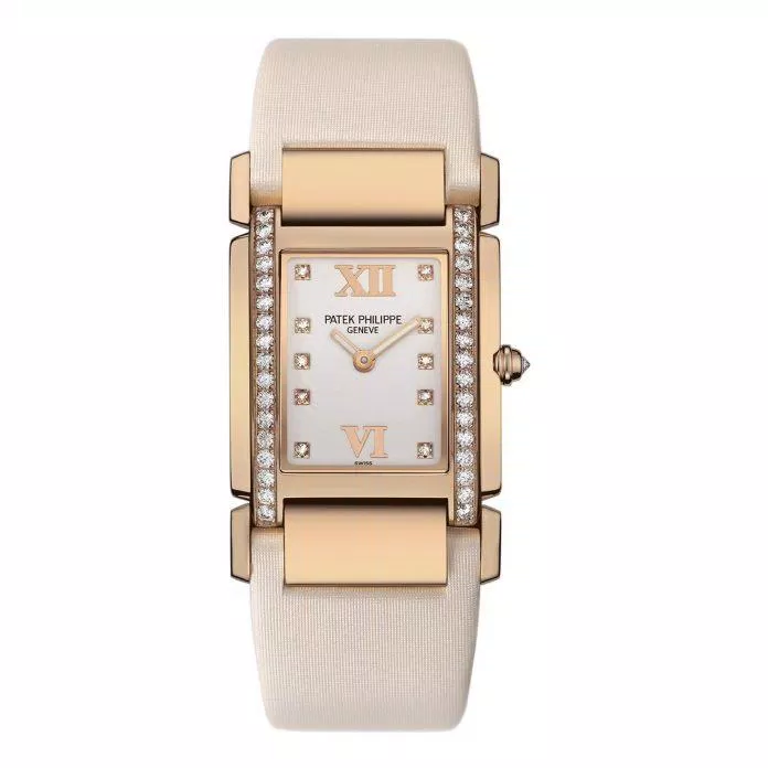Chiếc đồng hồ 4920R Twenty~4 sẽ là phụ kiện tuyệt vời cho một người phụ nữ sang trọng và quý phái. (Nguồn: Internet).