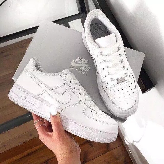 Nike Air Force 1 là cái tên không thể thiếu nếu phải nhắc đến Sneakers của mọi thời đại. (nguồn ảnh: internet.) Nike Air Force 1 là cái tên không thể thiếu nếu phải nhắc đến Sneakers của mọi thời đại. (nguồn ảnh: internet.)