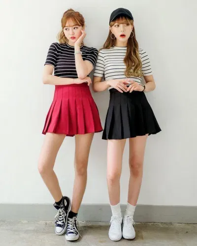 Chân váy cạp cao giúp bạn "ăn gian" chiều cao đáng kể. (Nguồn: Internet)