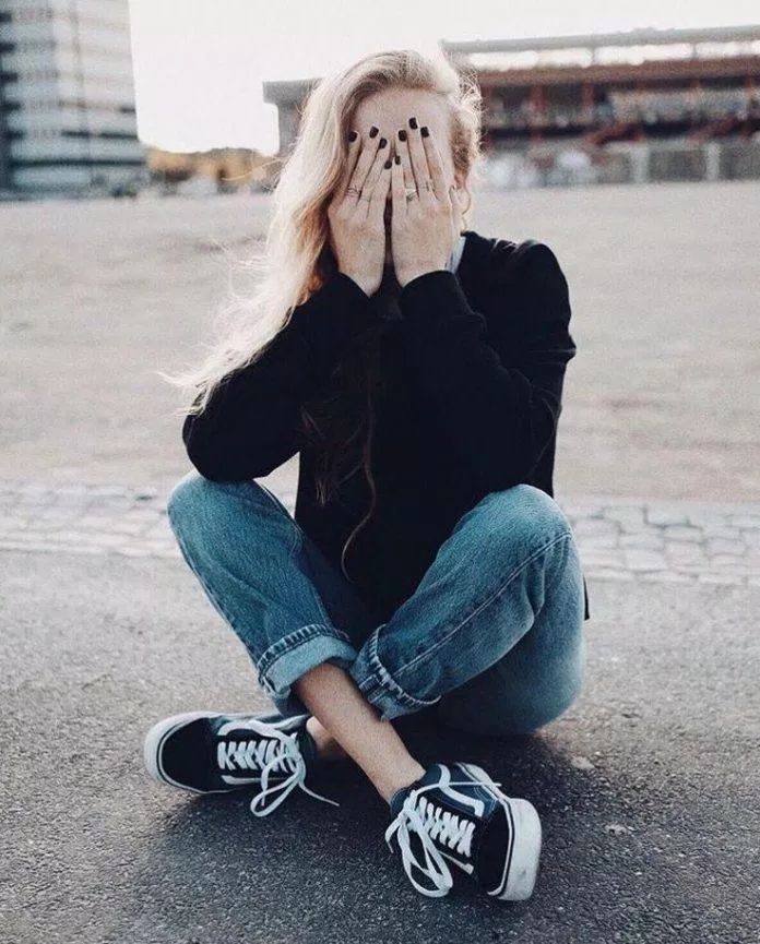 Vans Old Skool là đôi giày sneaker mà ai cũng nên có ít nhất trong tủ đồ. (nguồn ảnh: internet.) Vans Old Skool là đôi giày sneaker mà ai cũng nên có ít nhất trong tủ đồ. (nguồn ảnh: internet.)