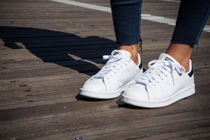 Nếu đang băn khoăn không biết chọn mua đôi nào thì cứ thẳng Stan Smith mà mua nhé. (nguồn ảnh: internet.) Nếu đang băn khoăn không biết chọn mua đôi nào thì cứ thẳng Stan Smith mà mua nhé. (nguồn ảnh: internet.)