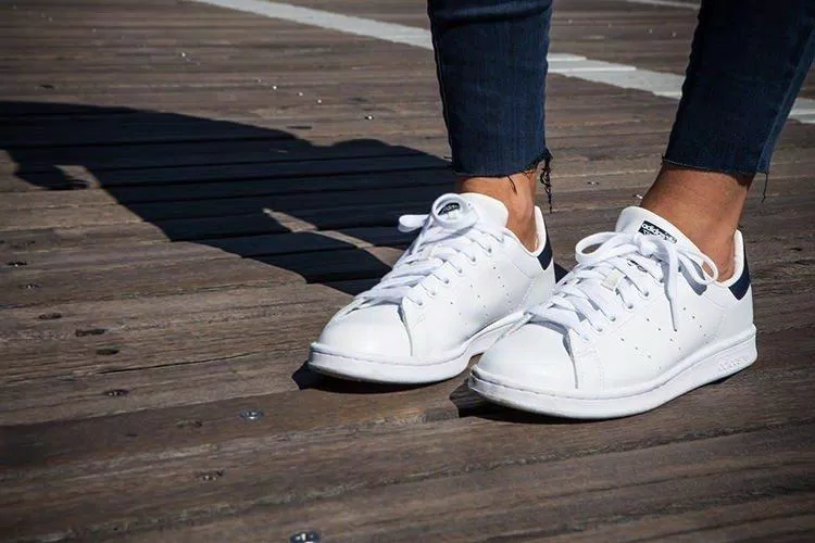 Nếu đang băn khoăn không biết chọn mua đôi nào thì cứ thẳng Stan Smith mà mua nhé. (nguồn ảnh: internet.)